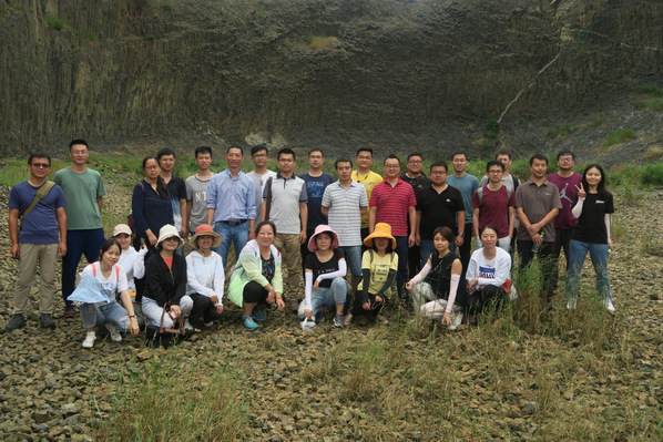 西南油气田火山岩油气藏勘探开发新技术培训班结业